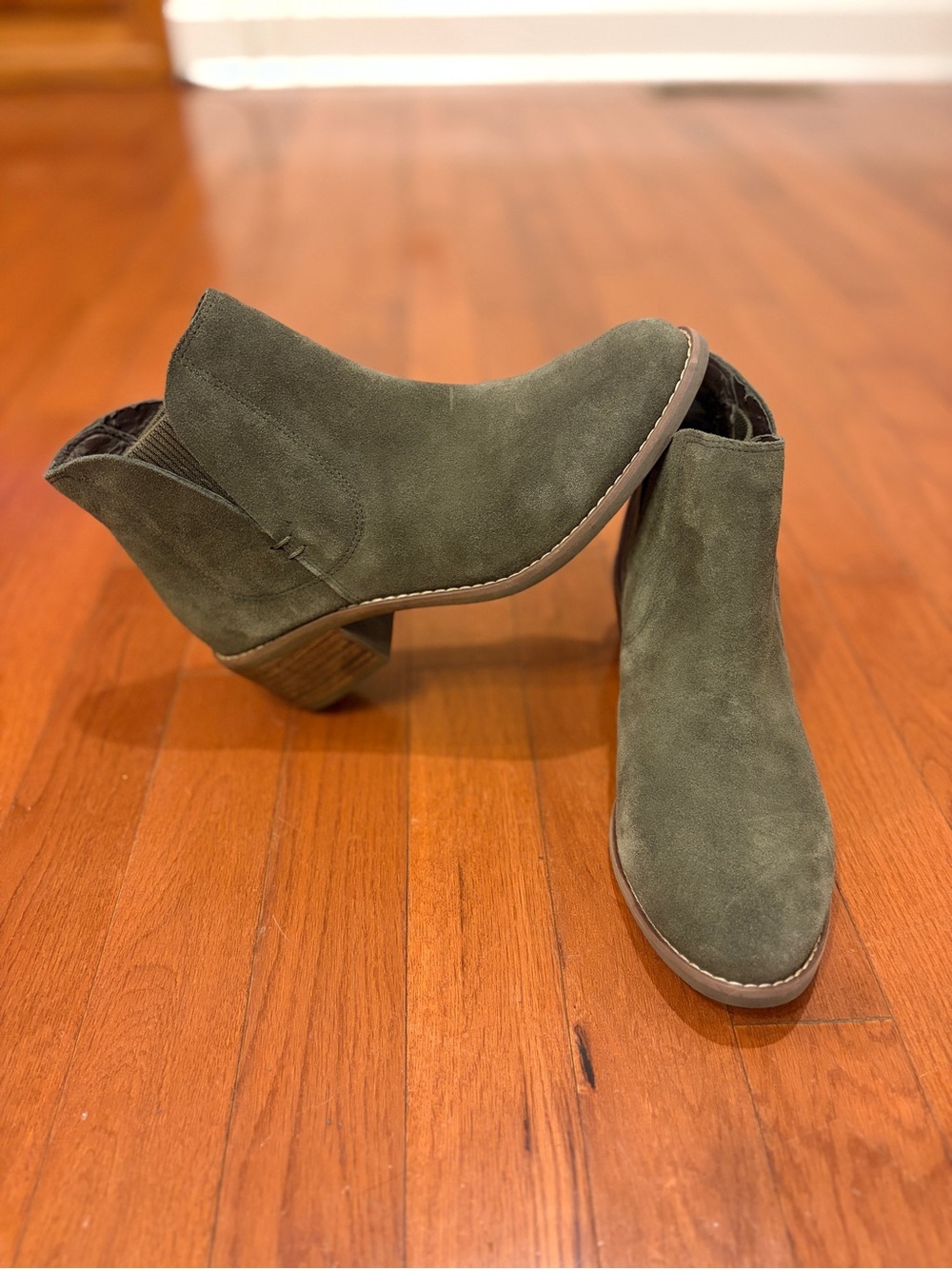 Me too | Women's Olive Suede Ankle Booties size 7